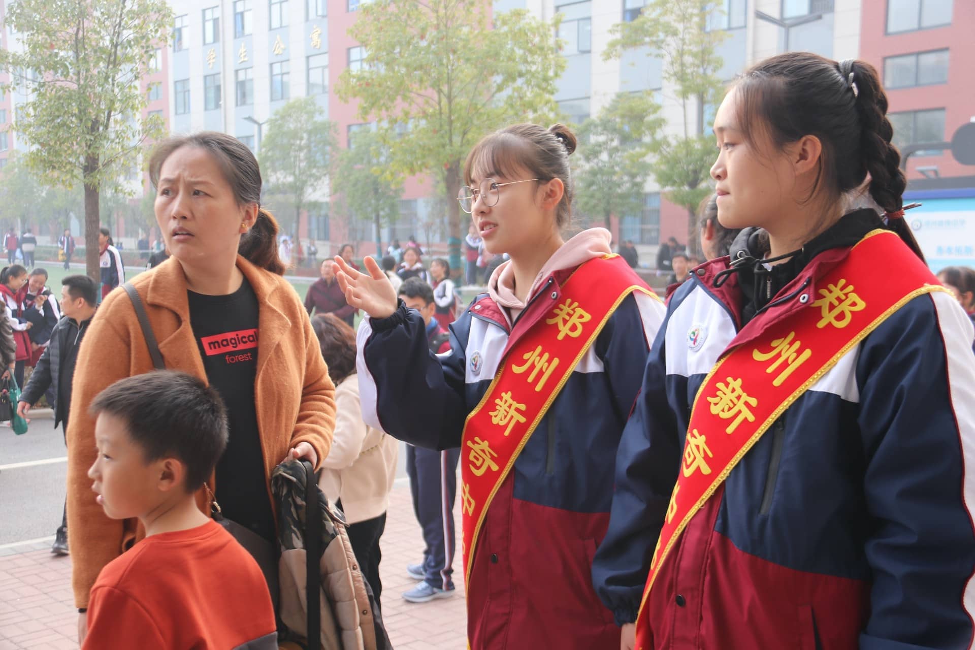 家校携手，共育英才 ——郑州新奇中学召开高一高二年级家长会