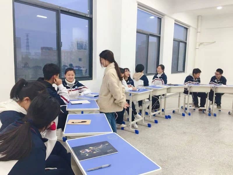 “放飞心灵，拥抱自我”——阳光心理社团