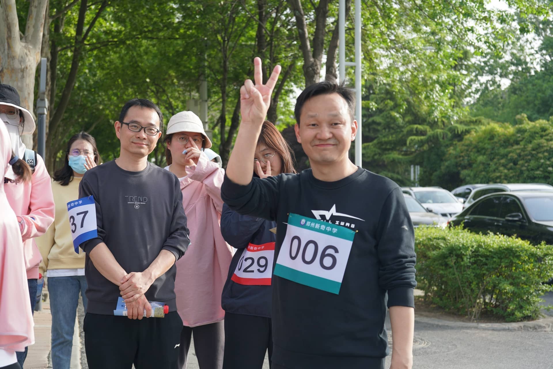 我的背包已经装满晴朗，出发去湖边看春日风光