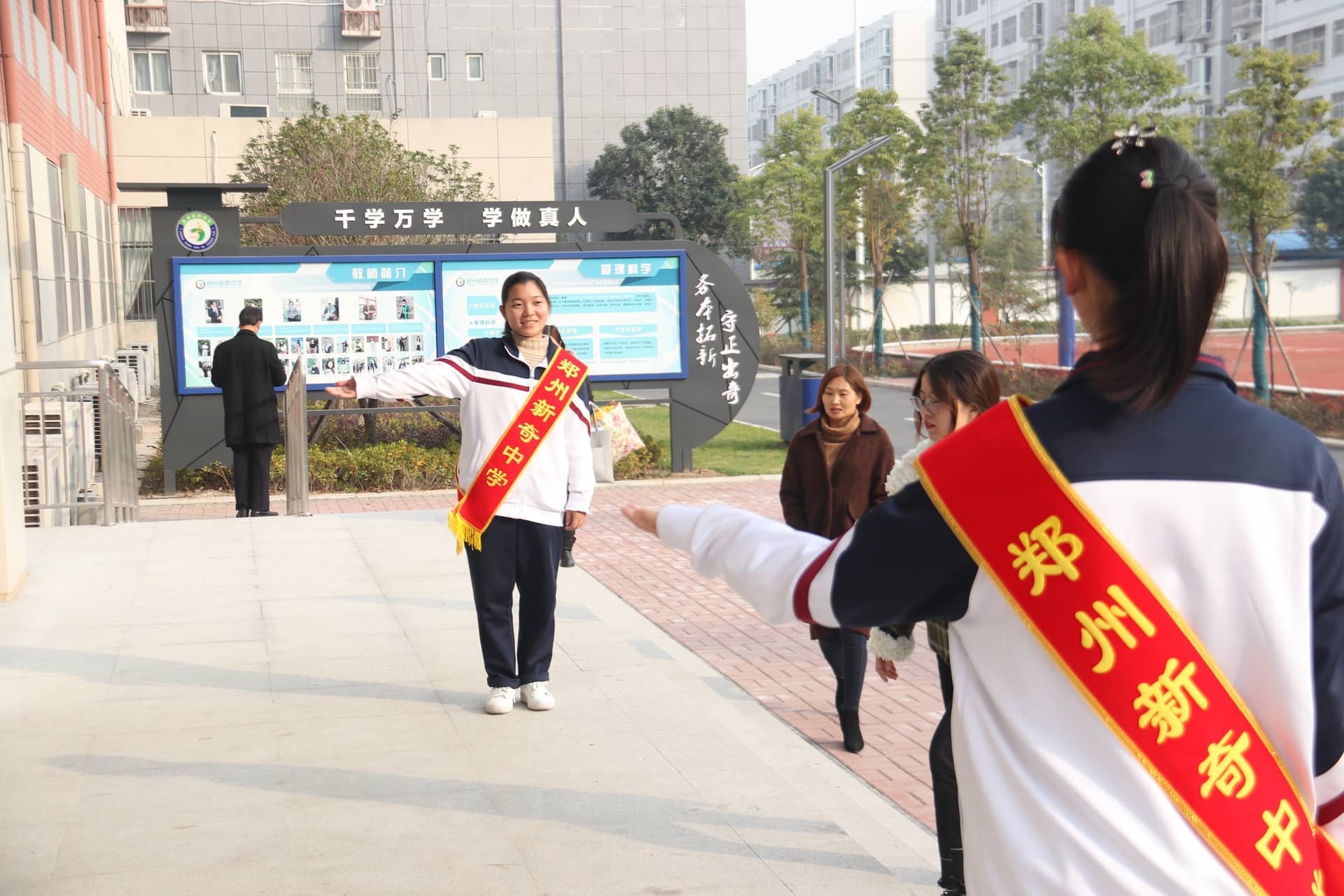 守望成长，静待花开——记郑州新奇中学高一年级期中家长会